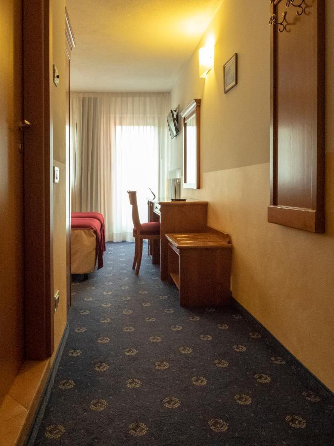 Hotel Ristorante Centrale Rovere Veronese Ngoại thất bức ảnh